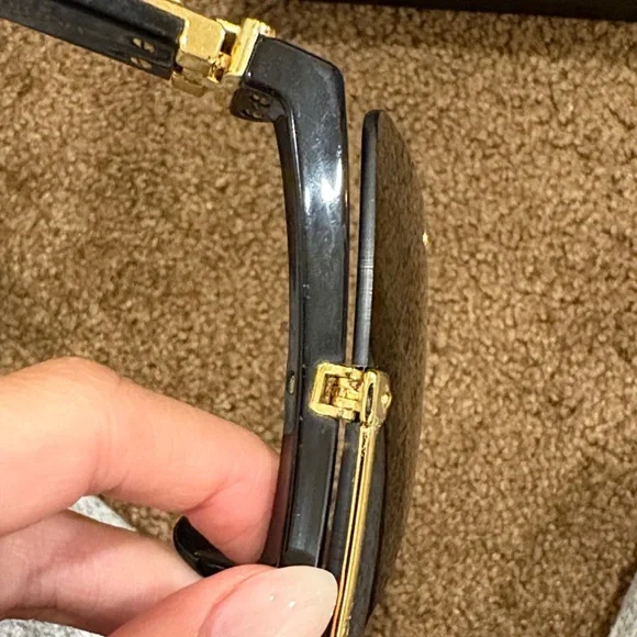 Louis Vuitton Show Sunglasses in Black and Gold LV Z1194E display picture 2